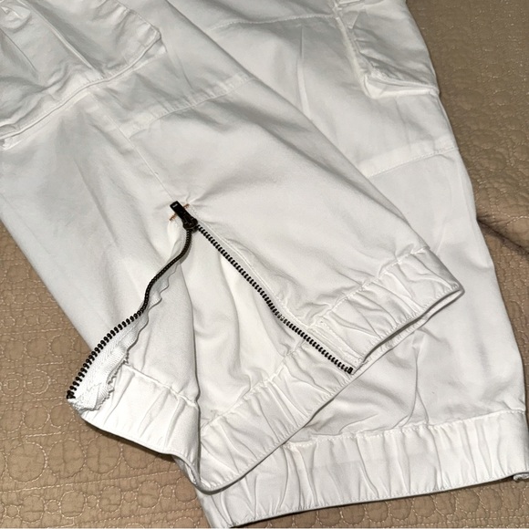 2b Bebe Grommet & Zip Accent White Cargo Capris, Sz 12 - Picture 9 of 12
